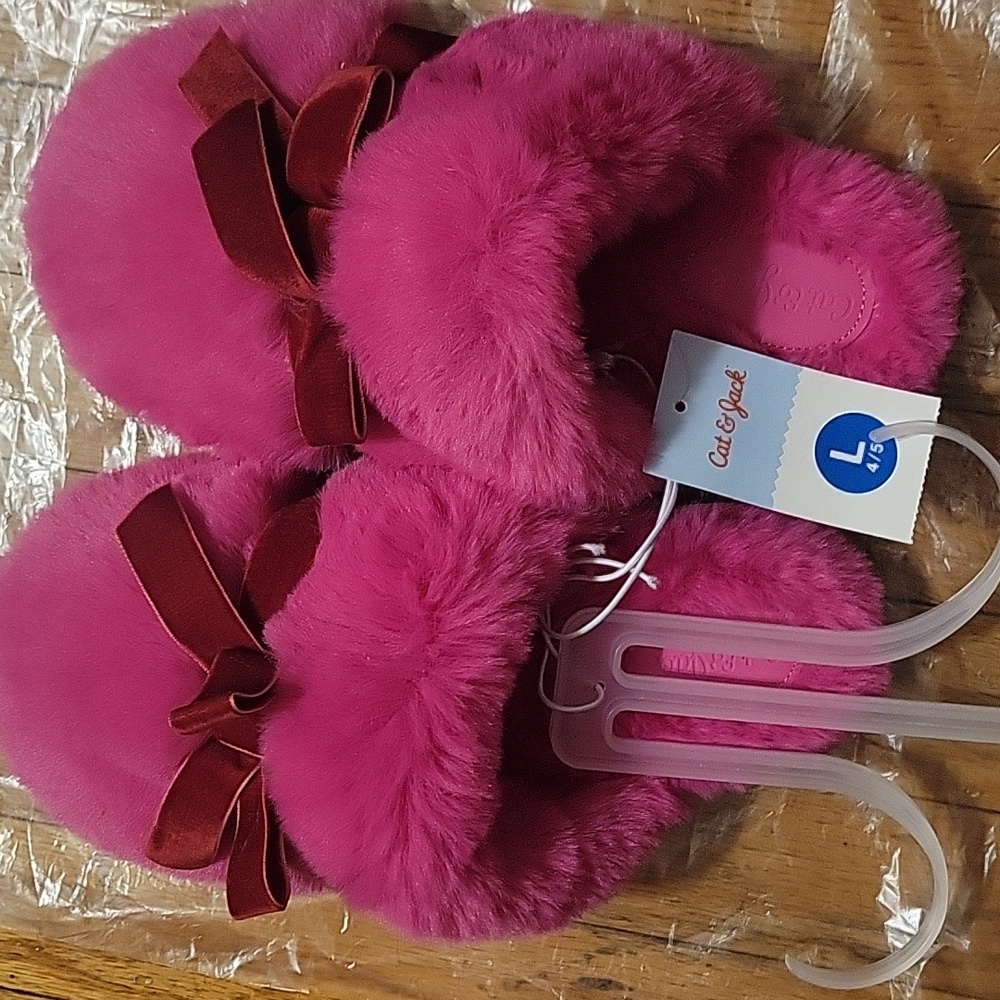 Cat & Jack Fuzzy Pink Slippers with Red Bow Size L (4/5) - Picture 2 of 9